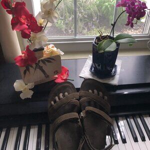 Wellrox comfort sandals size 8